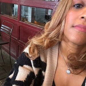 Meet your Posher, Sharon